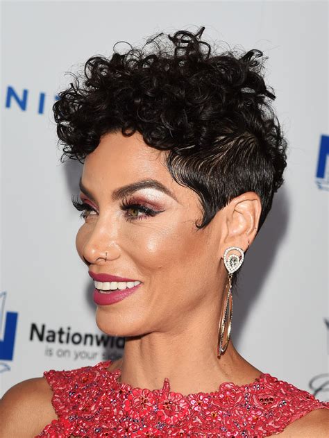 Nicole Murphy turns 50 years old today and by the looks of it, she’s found some sort of fountain of youth that has caused her aging process to simply come to a halt.. Young people these days may know Nicole as the lady that Shannon Sharpe shot his shot at on social media or Michael Strahan‘s ex. But others may be familiar with Ms. Murphy …